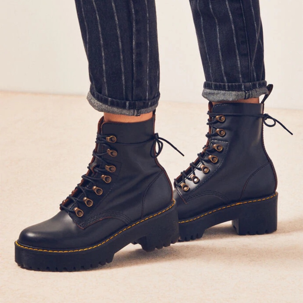 Dr. Martens Leona Boot